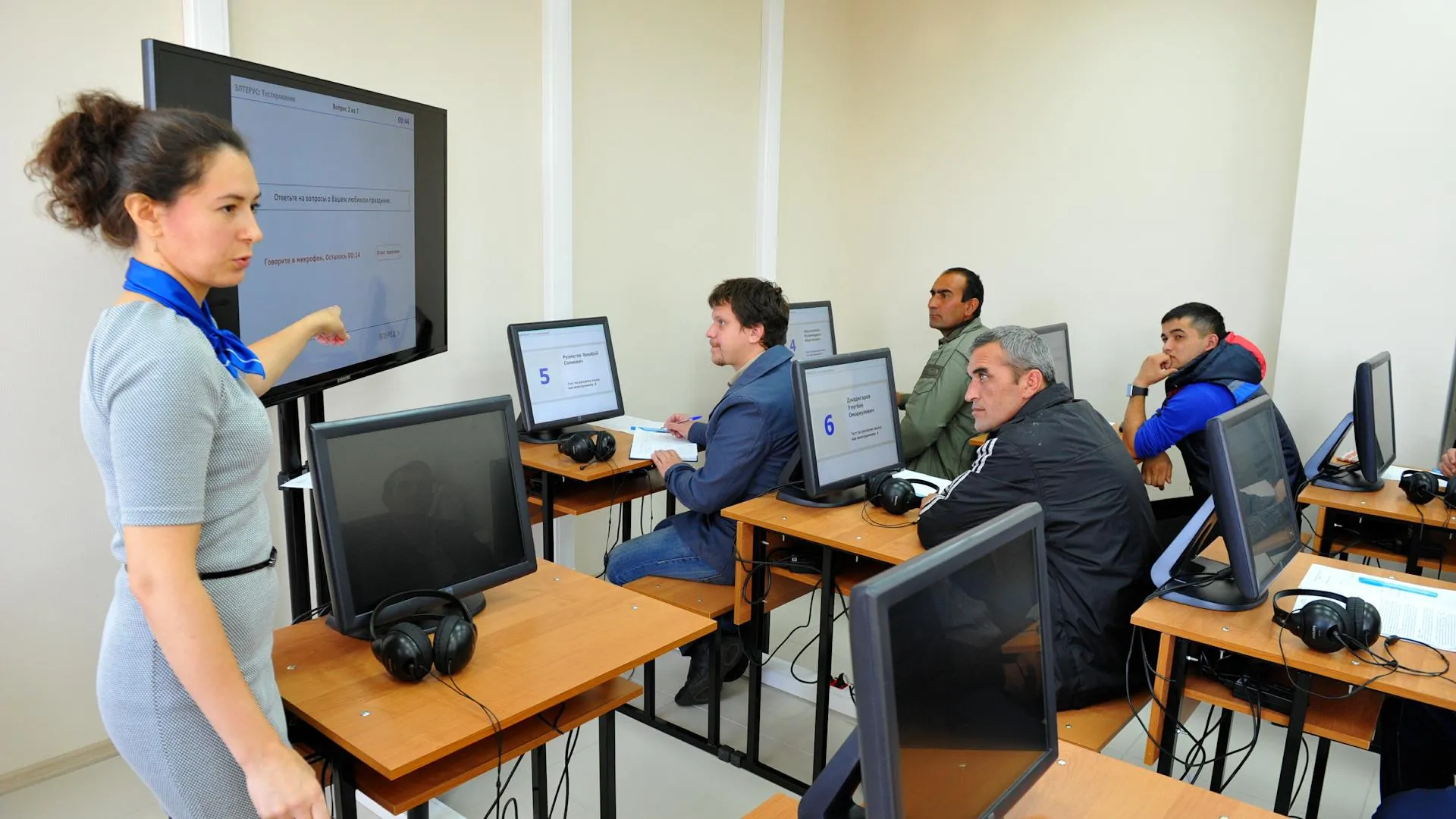 روسيا تضاعف عدد أسئلة الاستماع في امتحان الهجرة