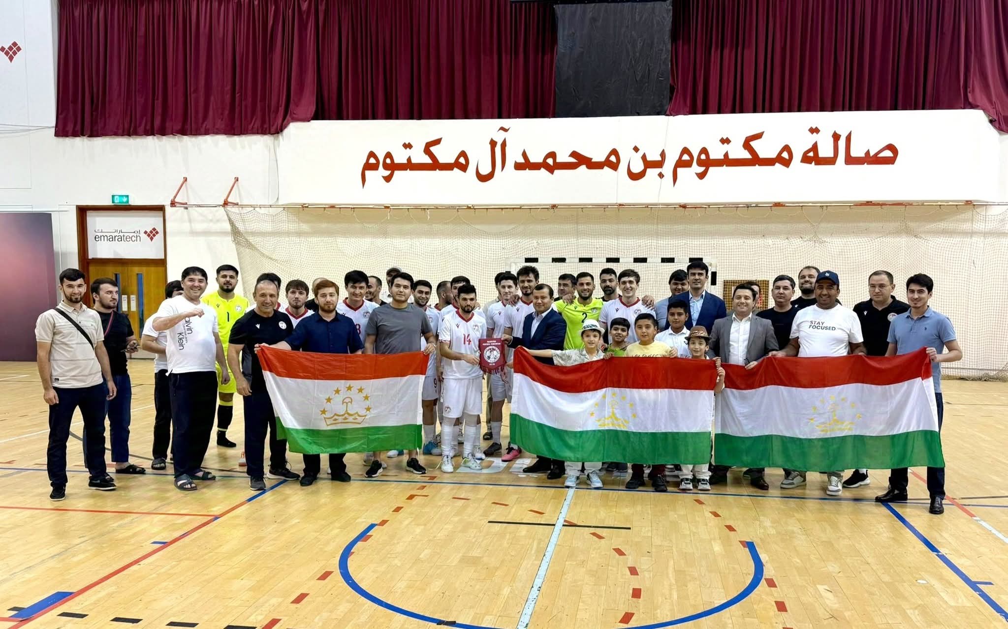 منتخب طاجيكستان لكرة الصالات يتغلب على الإمارات مرتين في دبي