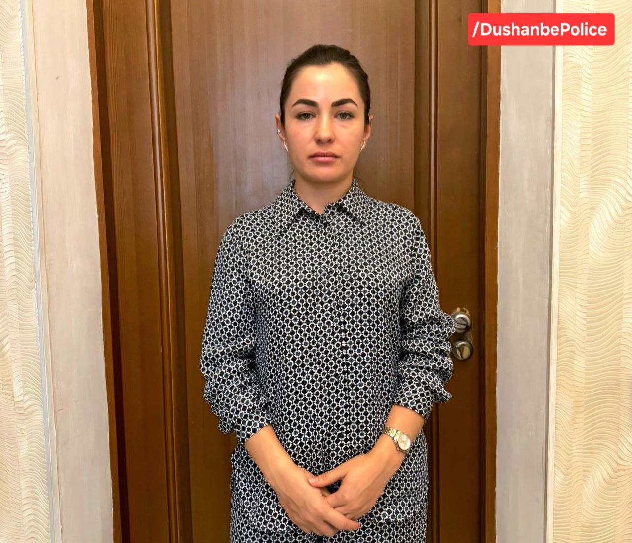 تغريم مدون في دوشانبي لإشعاله النار في ورقة نقدية من فئة 50 سوموني لنشره فيديو على مواقع التواصل الاجتماعي