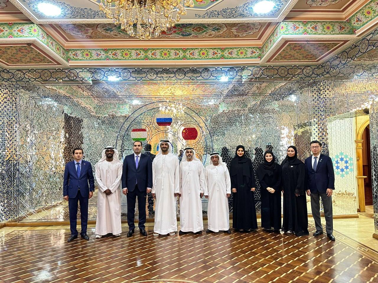 وزير الاقتصاد الإماراتي يزور مجمع كوخي نيروز في دوشانبي