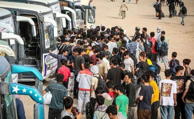 إيران تعتقل مهاجرين أفغان بشكل جماعي بتهمة التجسس لصالح إسرائيل