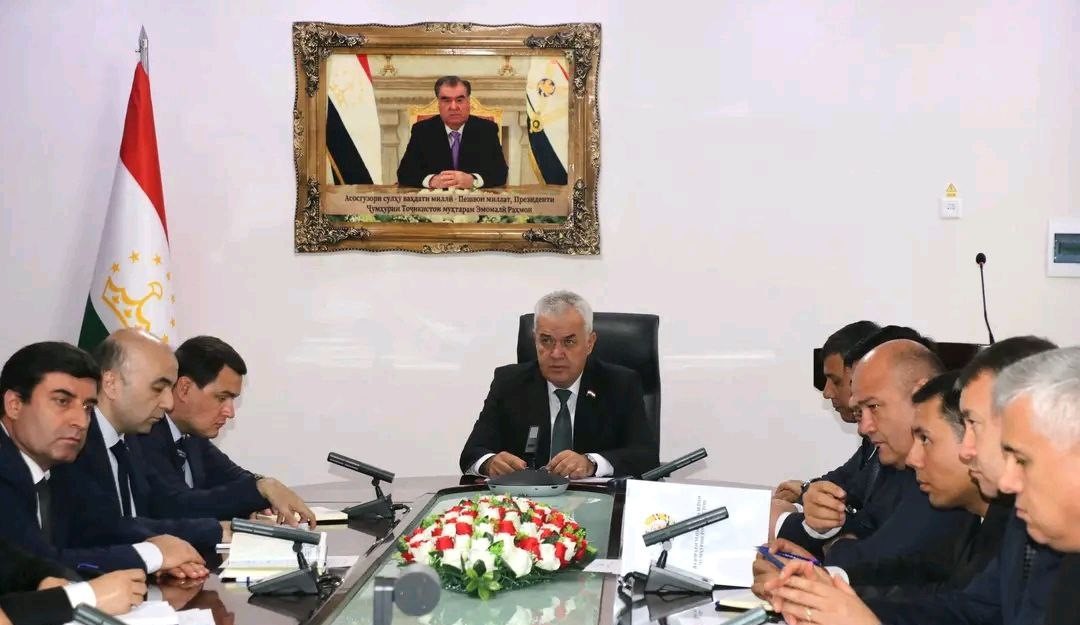 طاجيكستان تناقش الانتقال إلى نظام تعليمي مدته 12 عامًا