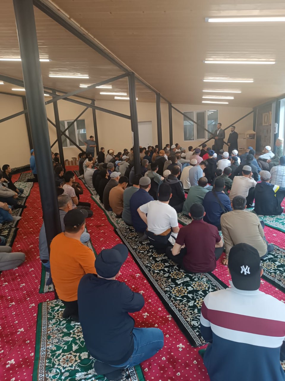 تم عقد اجتماع توضيحي مع العمال المهاجرين من طاجيكستان في بيتروزافودسك