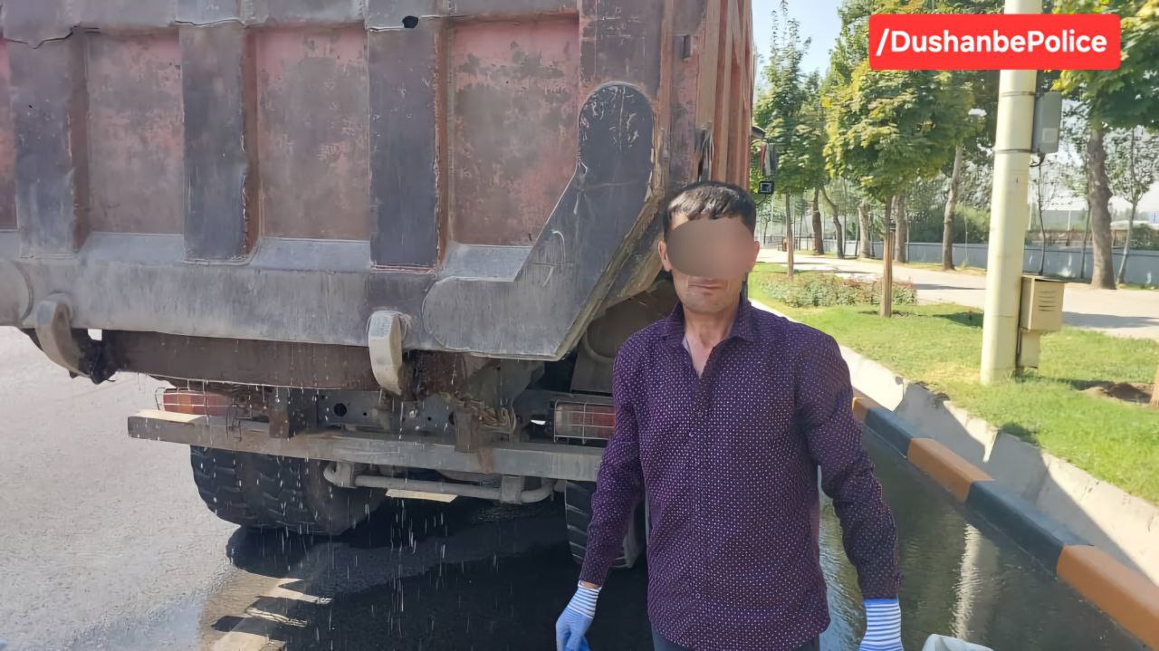 غرامة مالية لسائق ألقى الحصى على الطريق في دوشانبي
