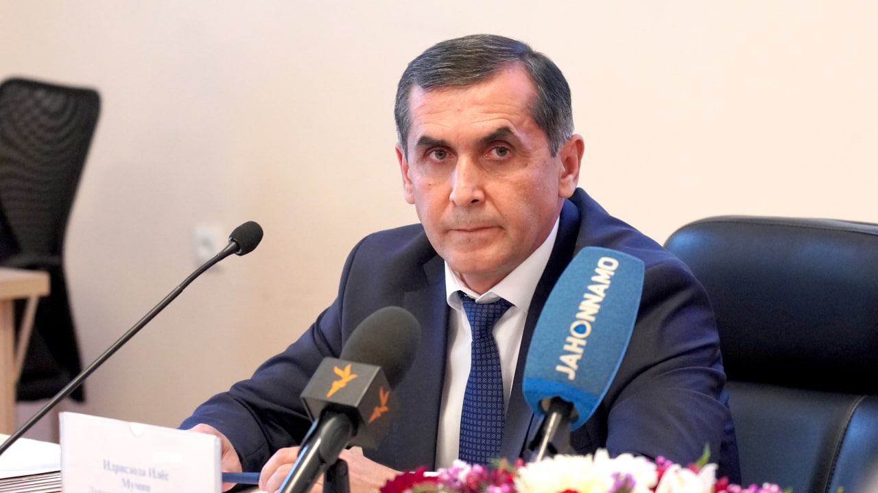 رئيس هيئة الخدمة المدنية في طاجيكستان ينصح بأداء فريضة الحج بعد التقاعد