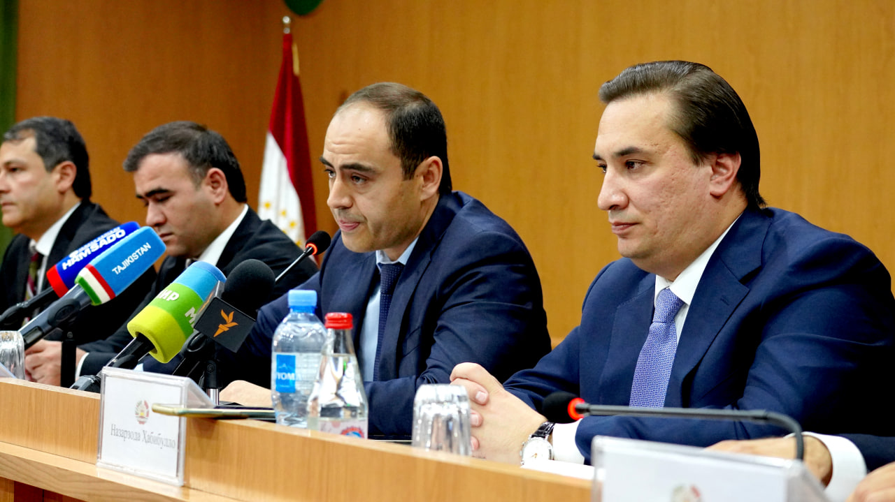 الخطوط الجوية الطاجيكية تعتزم توسيع شبكة رحلاتها الداخلية في عام 2025