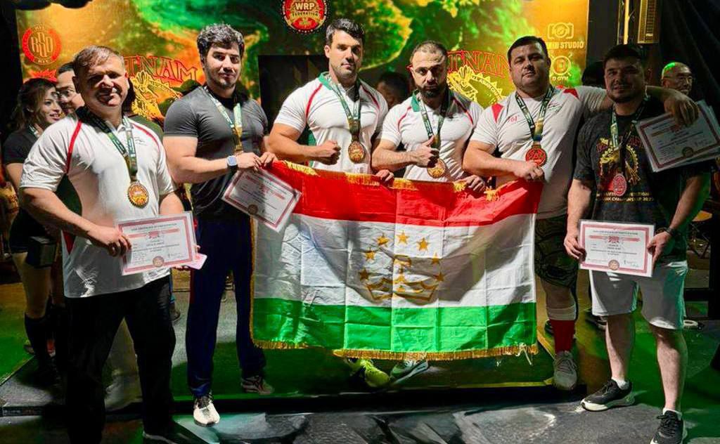 فاز فريق طاجيكستان بخمس ميداليات ذهبية في بطولة آسيا لرفع الأثقال في فيتنام