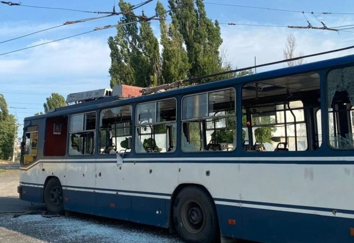 تعرضت حافلة ركاب لحادث في ضاحية خيرسون، ما أدى إلى مقتل شخصين وإصابة 16 آخرين.