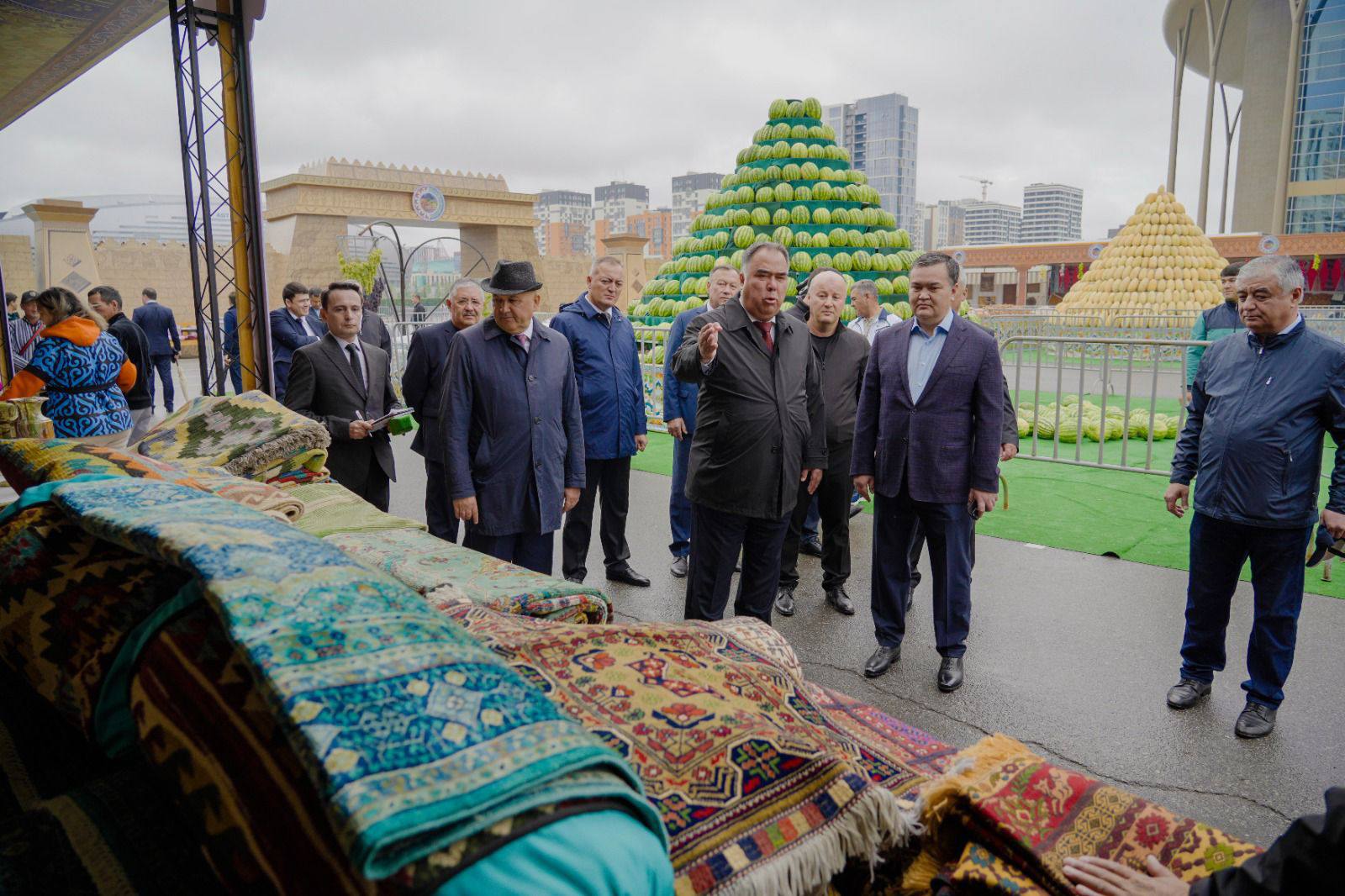 أقيم في أستانا معرض للمنتجات الطاجيكية والحرف الشعبية.