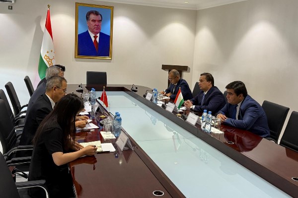 ناقشت طاجيكستان والصين افتتاح رحلات جوية مباشرة بين دوشنبه وشيآن وبين دوشنبه وقوانغتشو.