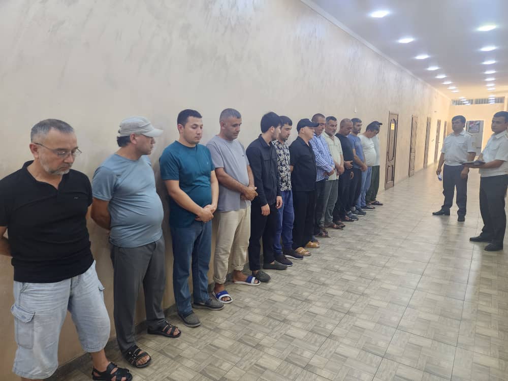 تم القبض على 13 شخصا في خجند بتهمة تنظيم المقامرة.