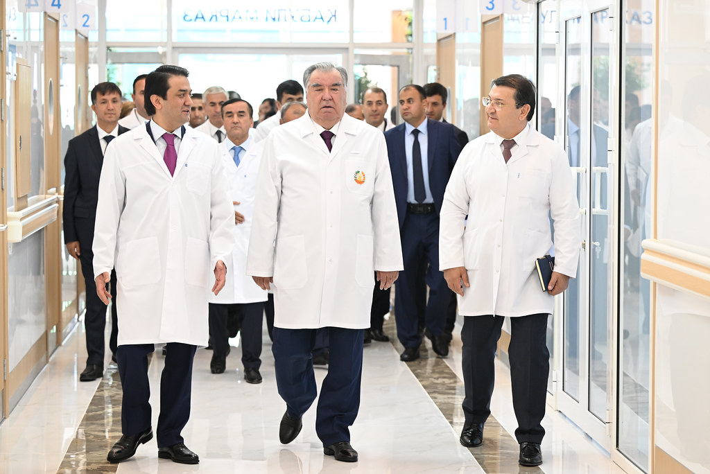 افتتح إمام علي رحمان مستشفى المدينة السريري للتسمم والحروق في دوشانبي.