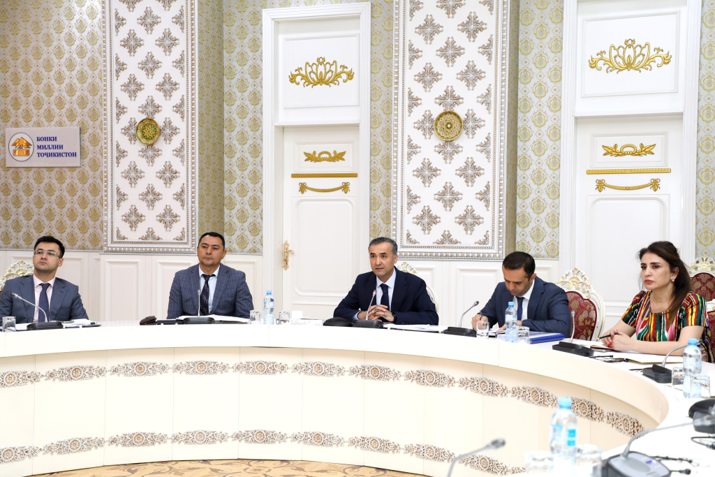 ناقش البنك الوطني الطاجيكي ووكالة موديز آفاق مراجعة التصنيف الائتماني.