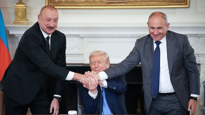 وقعت أرمينيا وأذربيجان إعلانا بشأن تسوية النزاع.