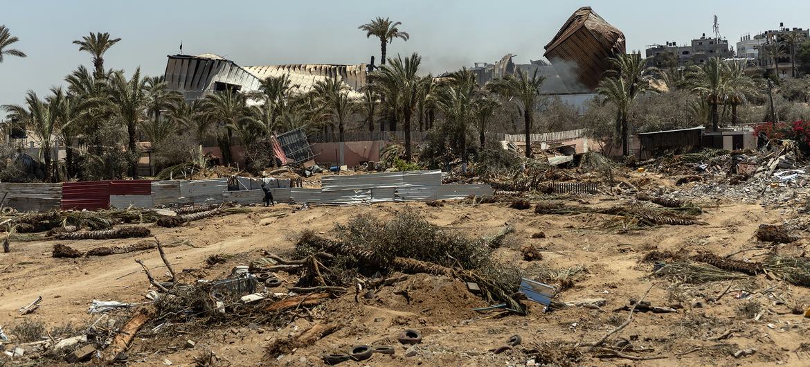مستشفيات غزة على وشك الانهيار بسبب التدفق الهائل للجرحى.
