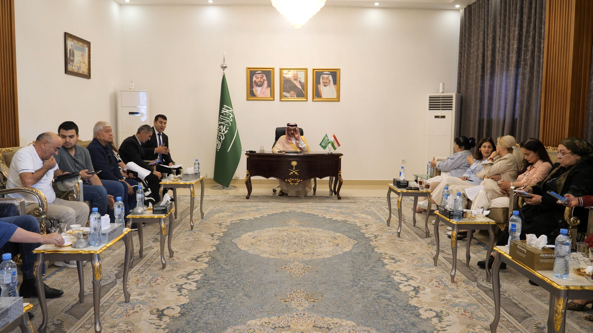 عقد السفير السعودي مؤتمرا صحفيا في دوشنبه.