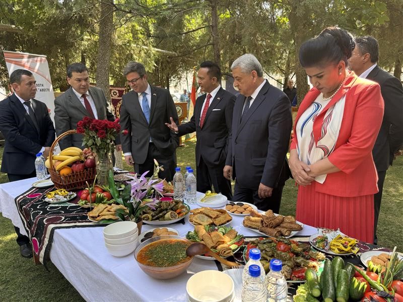 قدمت الولايات المتحدة 75 طنًا من المساعدات الغذائية لسكان طاجيكستان.