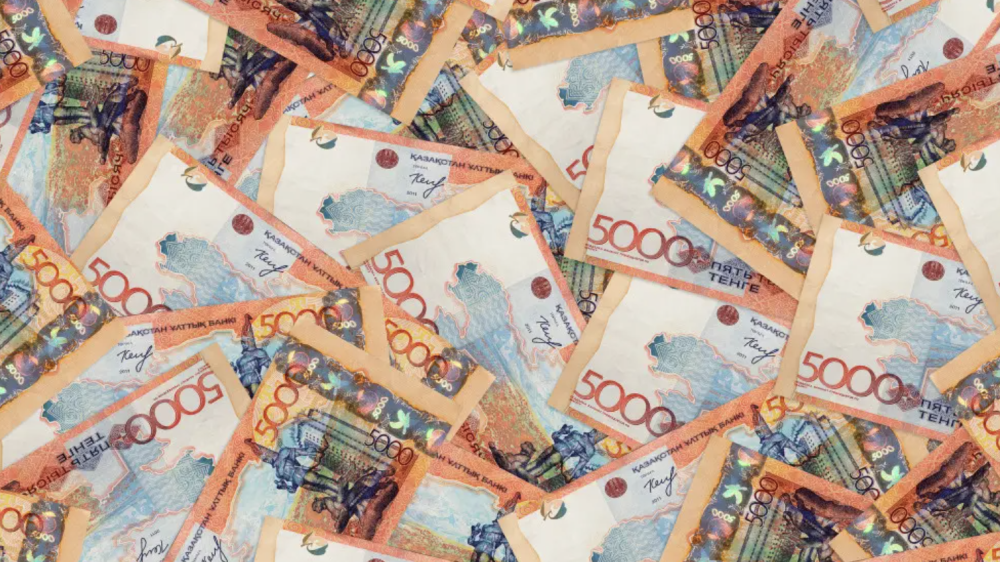تستمر كازاخستان في استبدال الأوراق النقدية القديمة بأخرى جديدة.