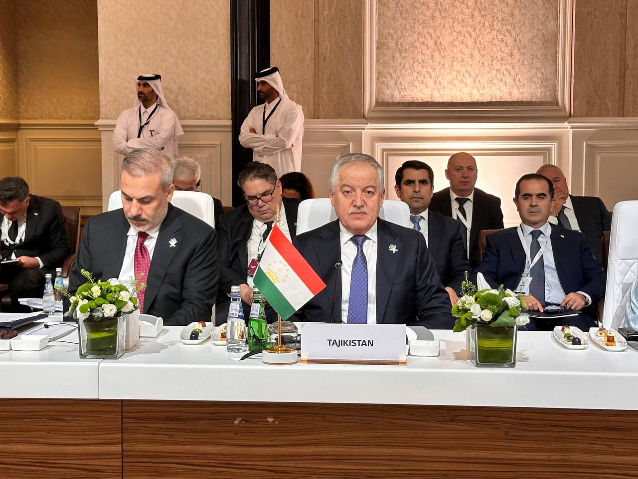 شارك وزير الخارجية الطاجيكي في اجتماع استثنائي لمنظمة التعاون الإسلامي والدول العربية في الدوحة.