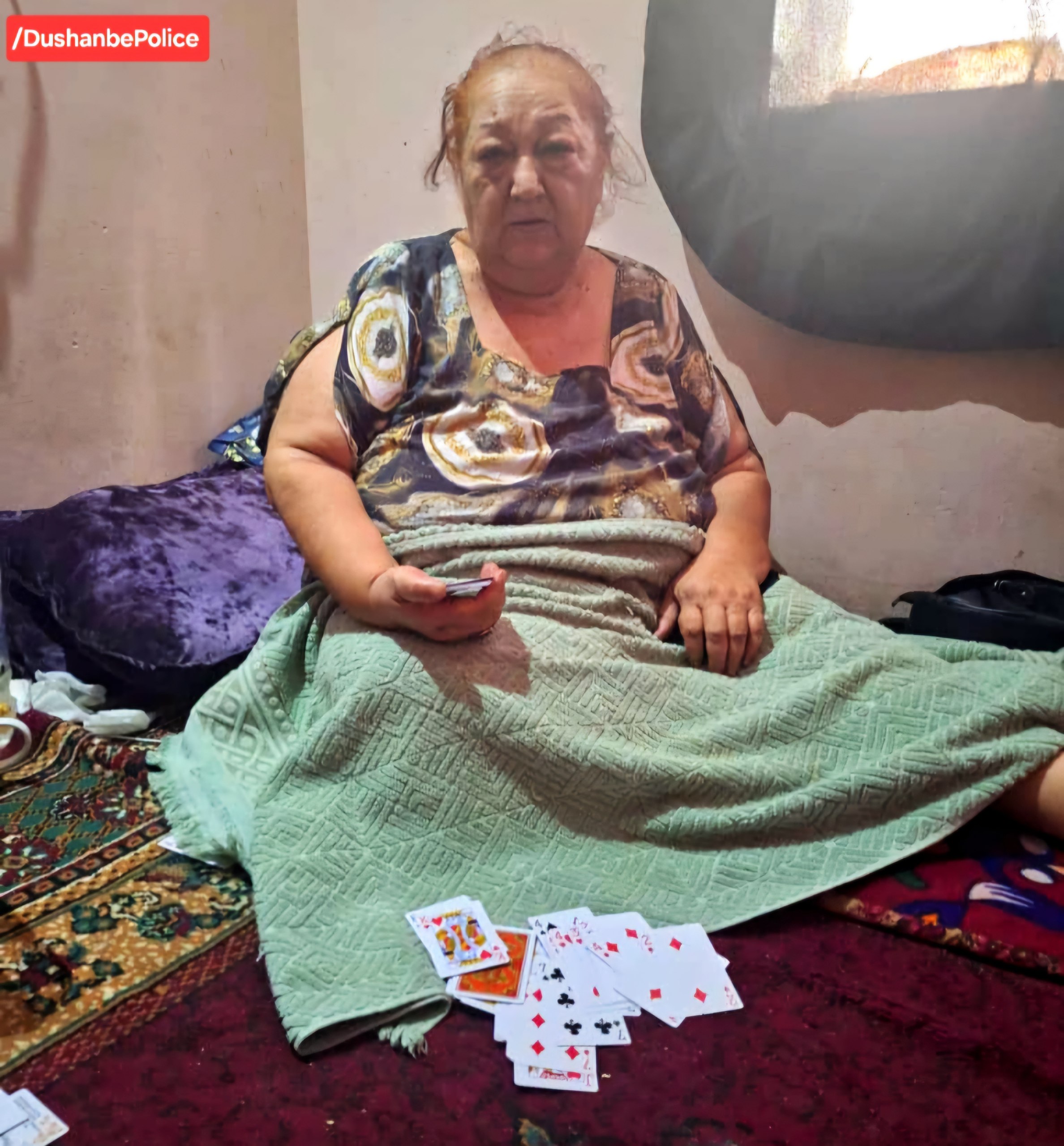 تم تغريم امرأة في دوشانبي بسبب قراءة الطالع.