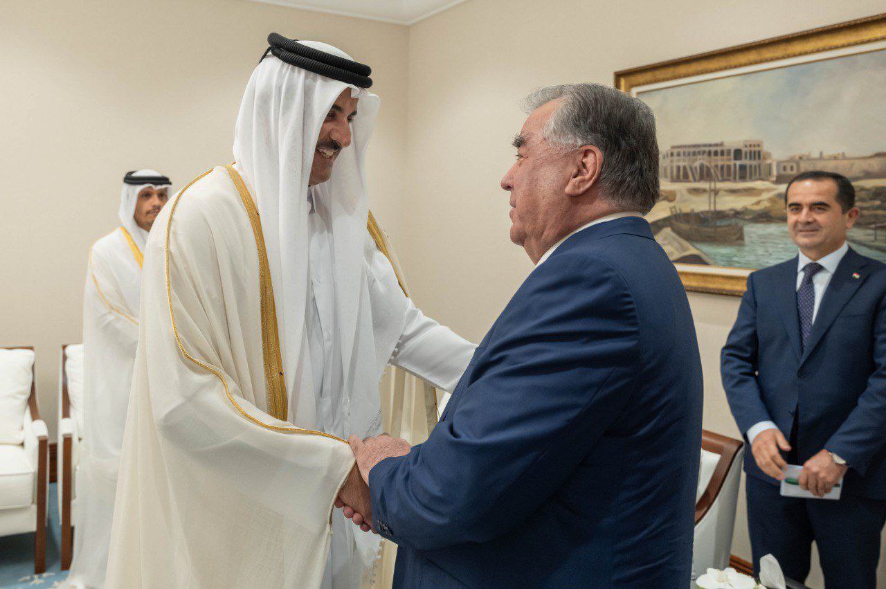 إمام علي رحمان يبحث مع أمير قطر تطوير التعاون والوضع الإقليمي.