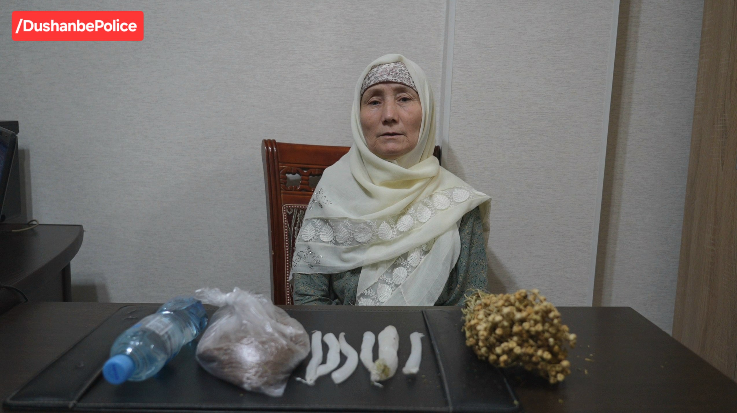 ألقت السلطات في دوشنبه القبض على امرأة بتهمة ممارسة مهنة العرافة مقابل الربح.