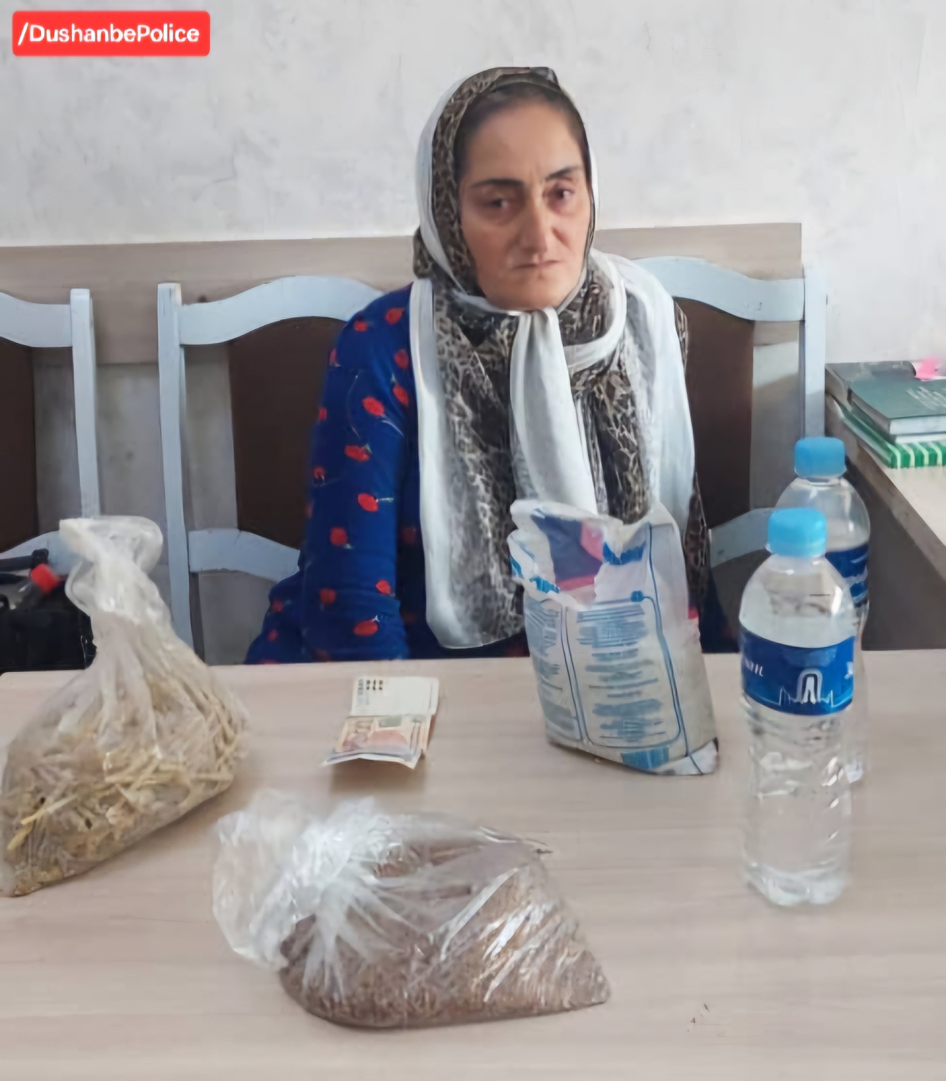 تم القبض على امرأة في دوشنبه بتهمة ممارسة السحر وقراءة الطالع.