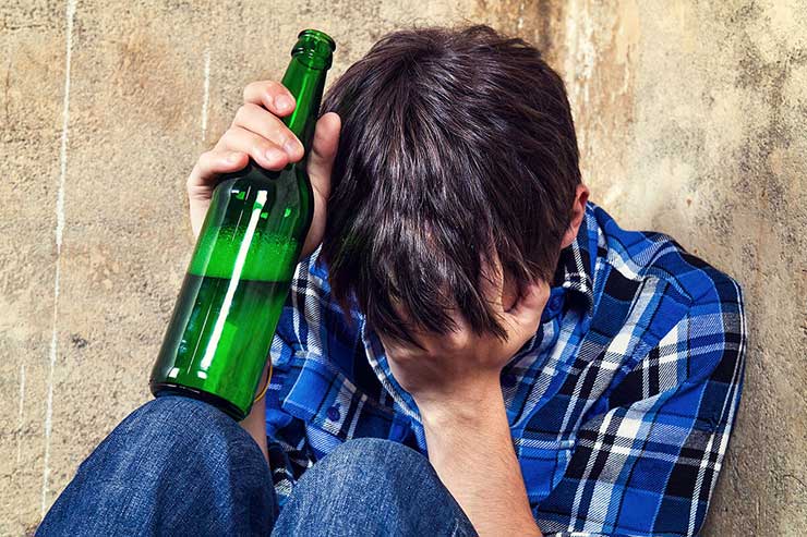 في منطقة نوفوسيبيرسك الروسية، تم تسجيل طفل يبلغ من العمر ثماني سنوات بتهمة إدمان الكحول.