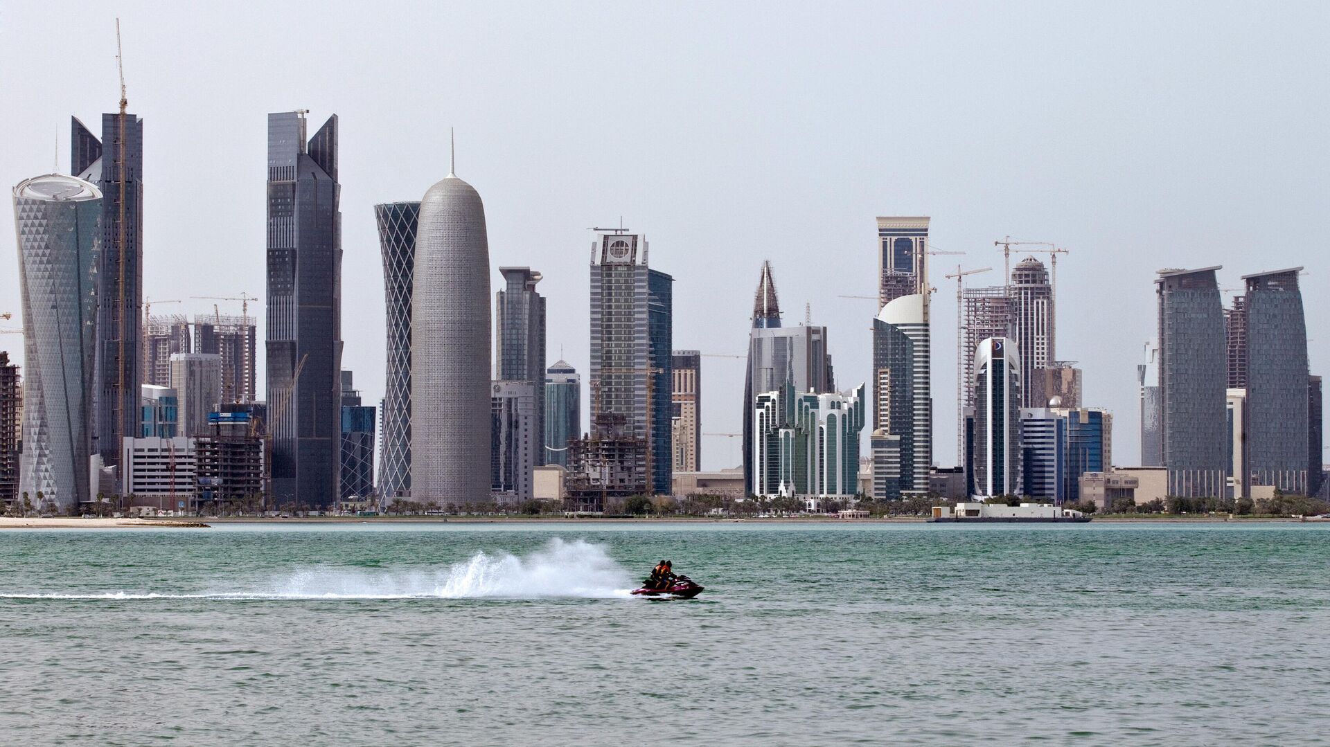 يتم تقديم فرص عمل مؤقتة للطاجيك في قطر.