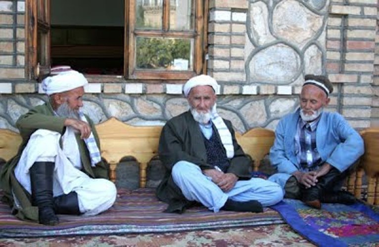 يعيش في طاجيكستان 415 شخصًا تزيد أعمارهم عن 100 عام.
