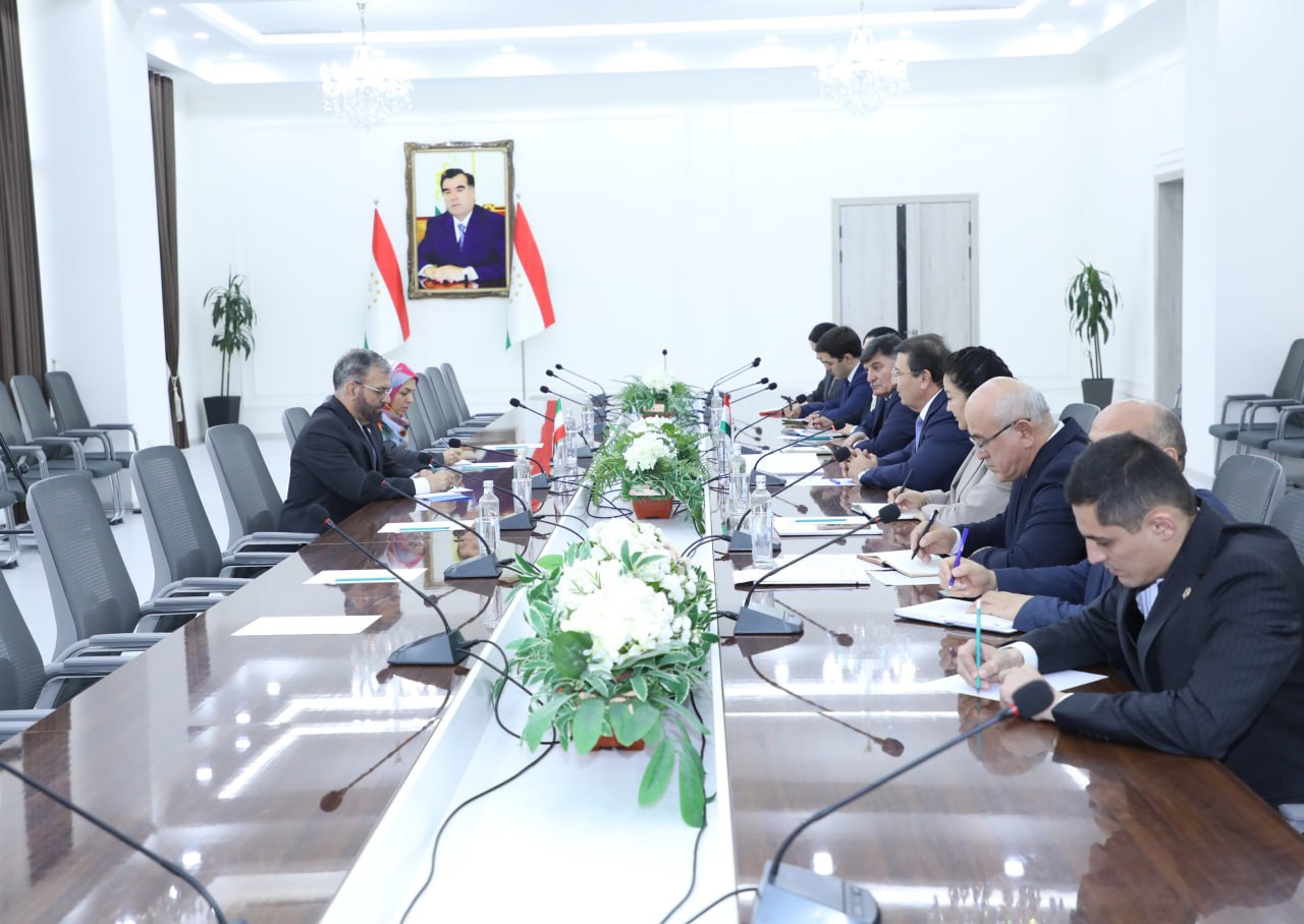 ستدعم إيران طاجيكستان في تدريب الأطباء وتحديث البنية التحتية الطبية.