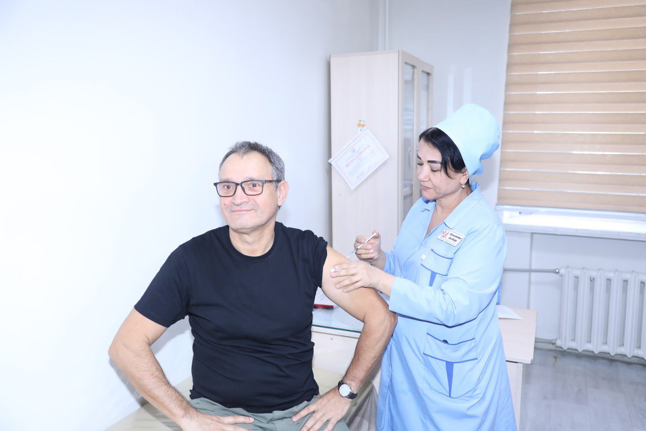 بدأت حملة تطعيم العاملين في مجال الرعاية الصحية ضد الانفلونزا الموسمية في دوشانبي.