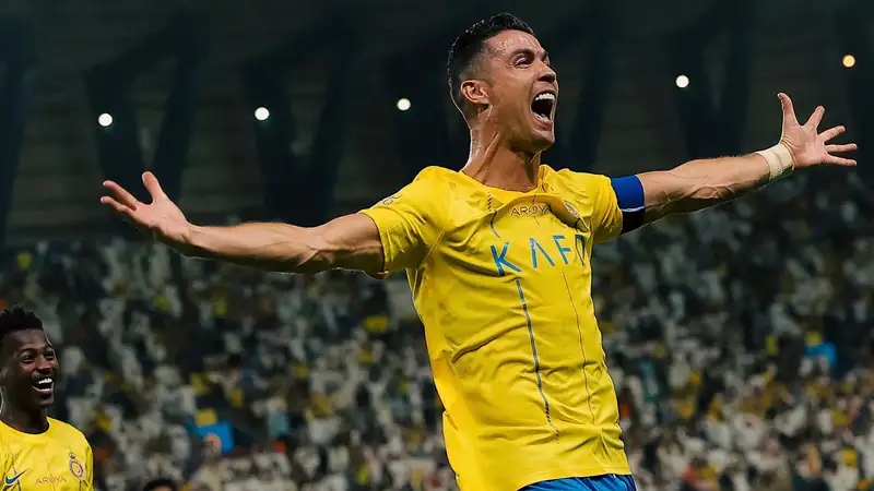 كريستيانو رونالدو أصبح أول لاعب كرة قدم ملياردير