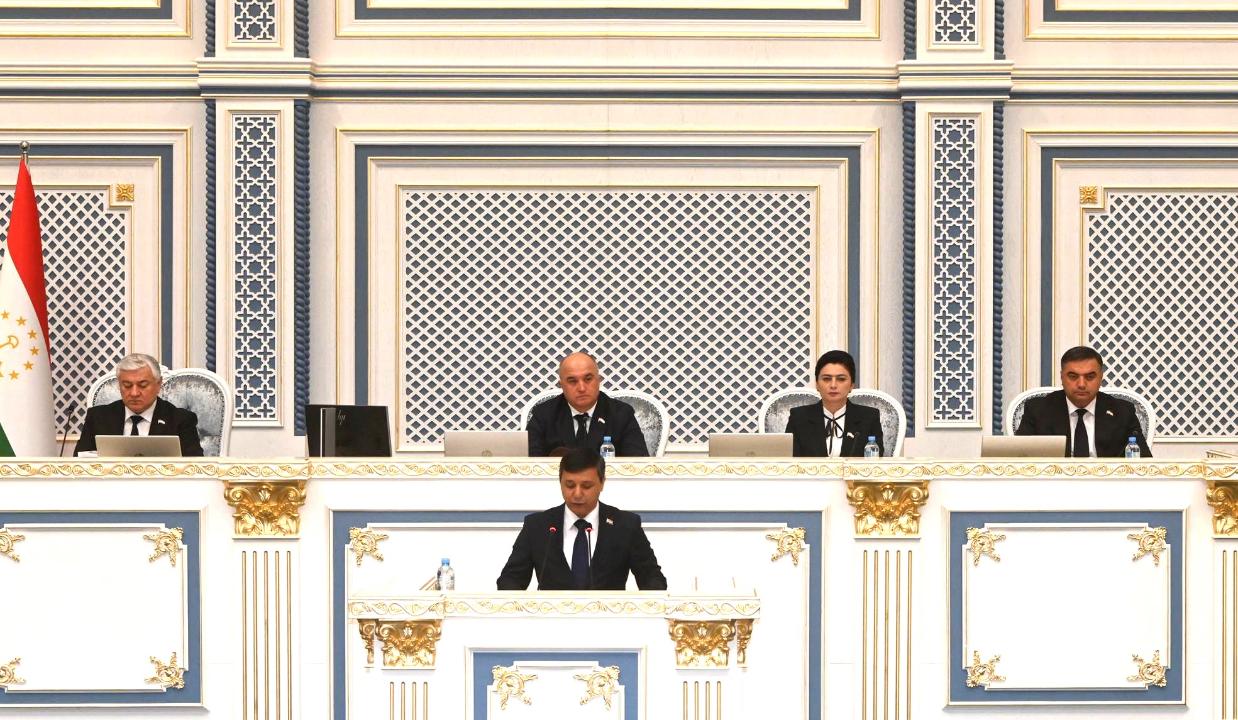 اعتمدت طاجيكستان قانونًا بشأن وضع المعلمين.