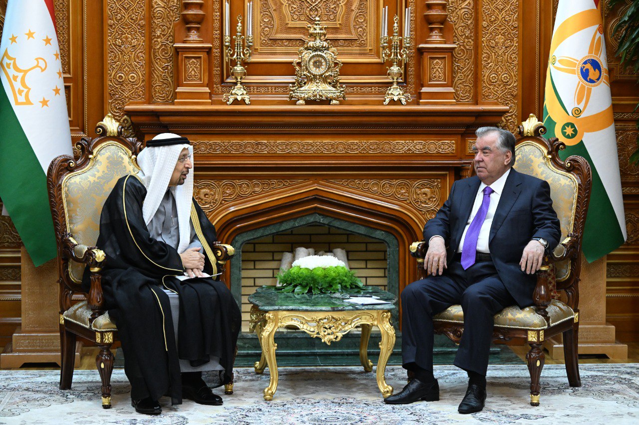 التقى إمام علي رحمون بوزير الاستثمار السعودي خالد الفالح.