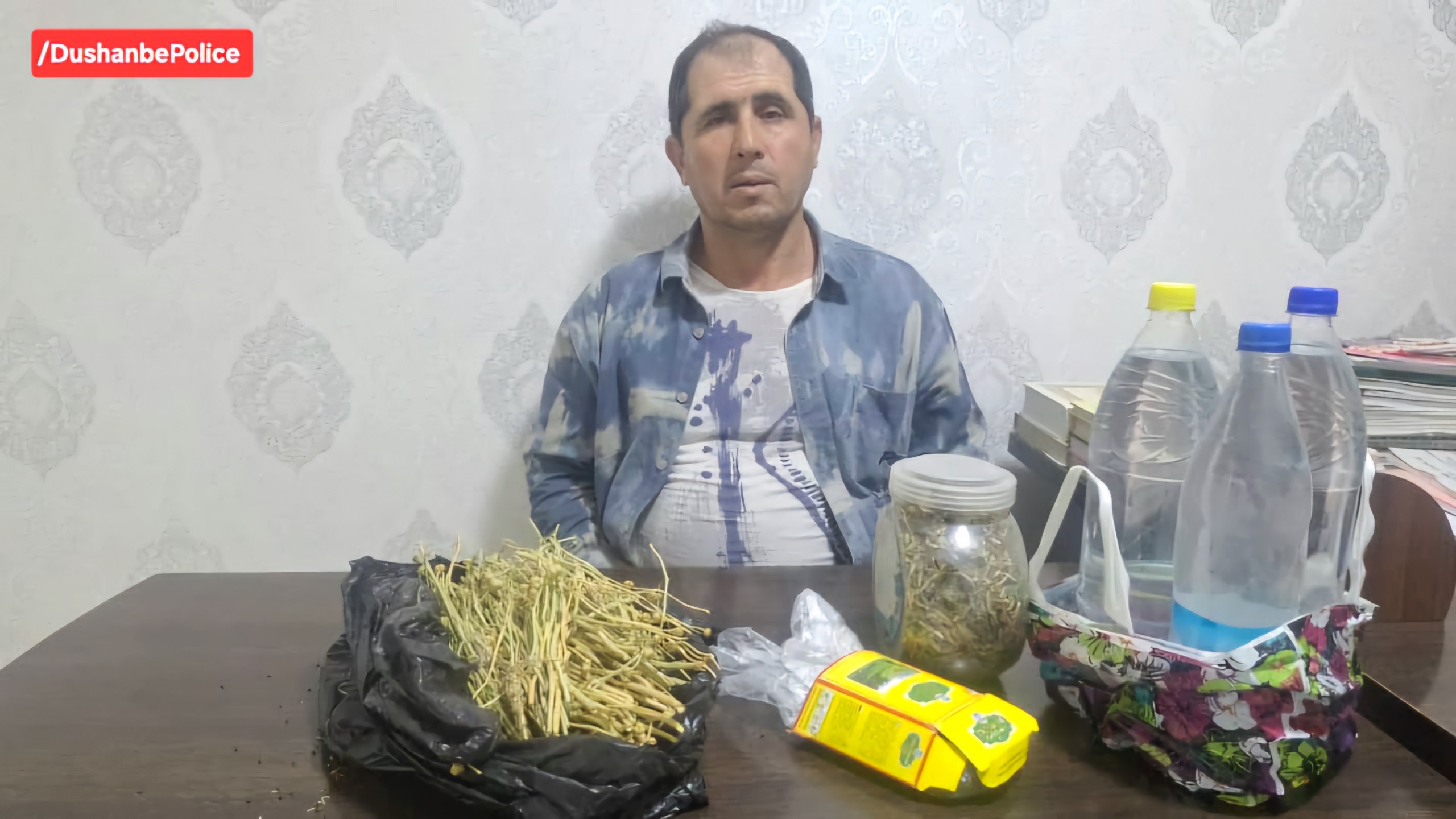 تم تغريم رجل في دوشانبي لممارسته قراءة الطالع والسحر.