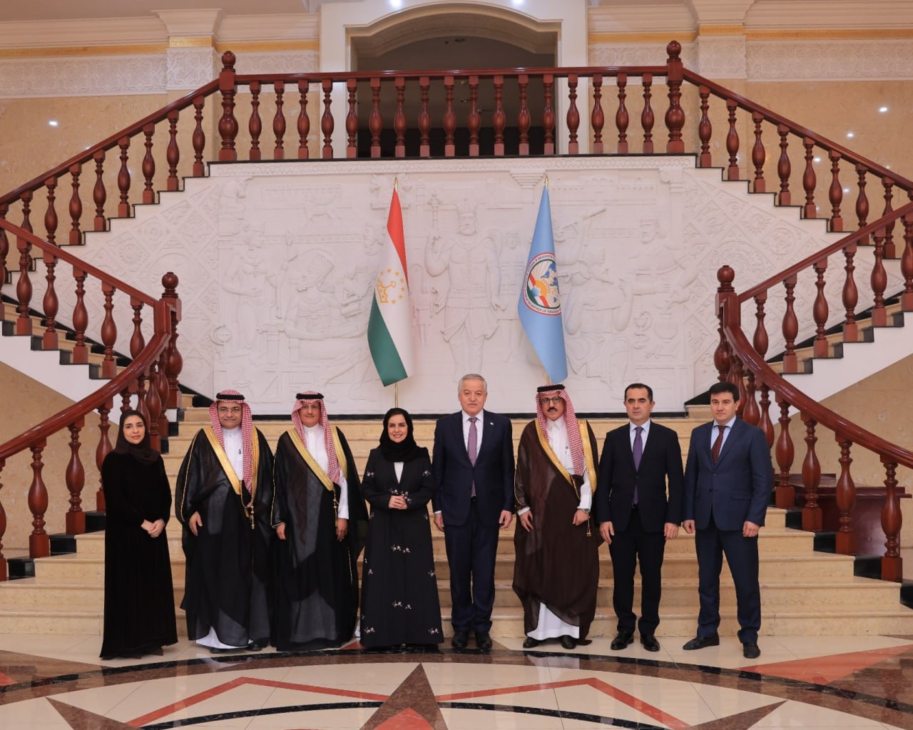ناقش وزير الخارجية الطاجيكي التعاون في مجال حقوق الإنسان مع رئيس اللجنة السعودية لحقوق الإنسان.