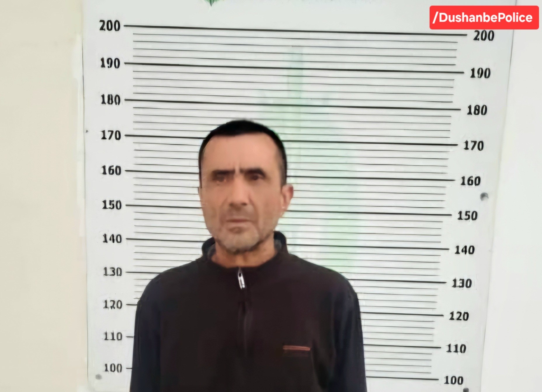تسبب رجل مخمور في إحداث اضطرابات في دوشنبه وتم القبض عليه.