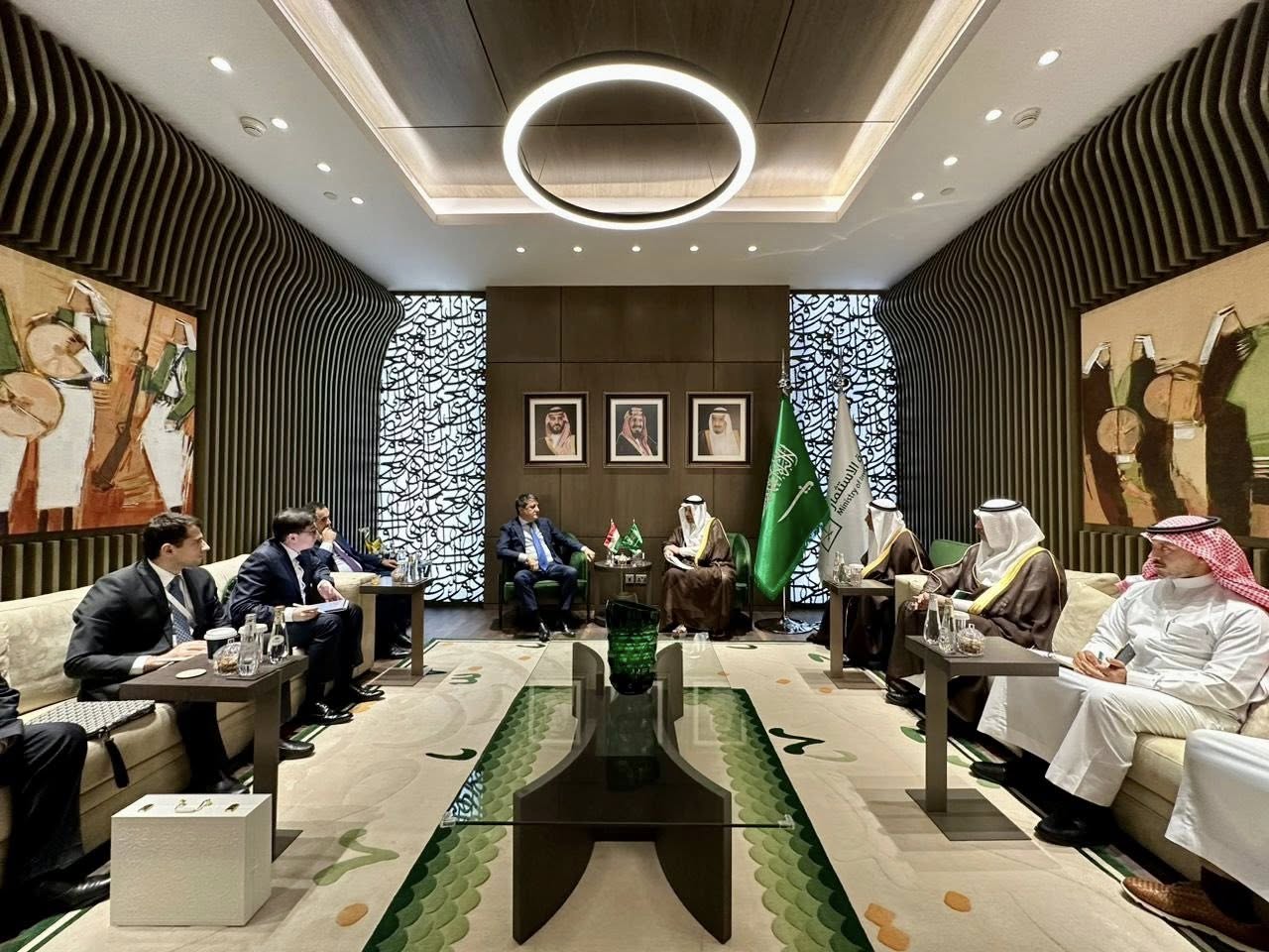 بحثت طاجيكستان والمملكة العربية السعودية التعاون في الصناعة والتقنيات الجديدة.