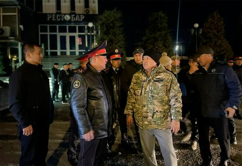 انتقد رئيس قيرغيزستان عمدتي بيشكيك وأوش بسبب إجراءاتهما الصارمة لتوفير الكهرباء.