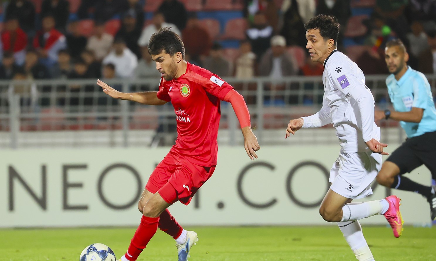ويلعب اليوم نادي الاستقلال مع نادي النصر في دوري أبطال آسيا 2025/2026.
