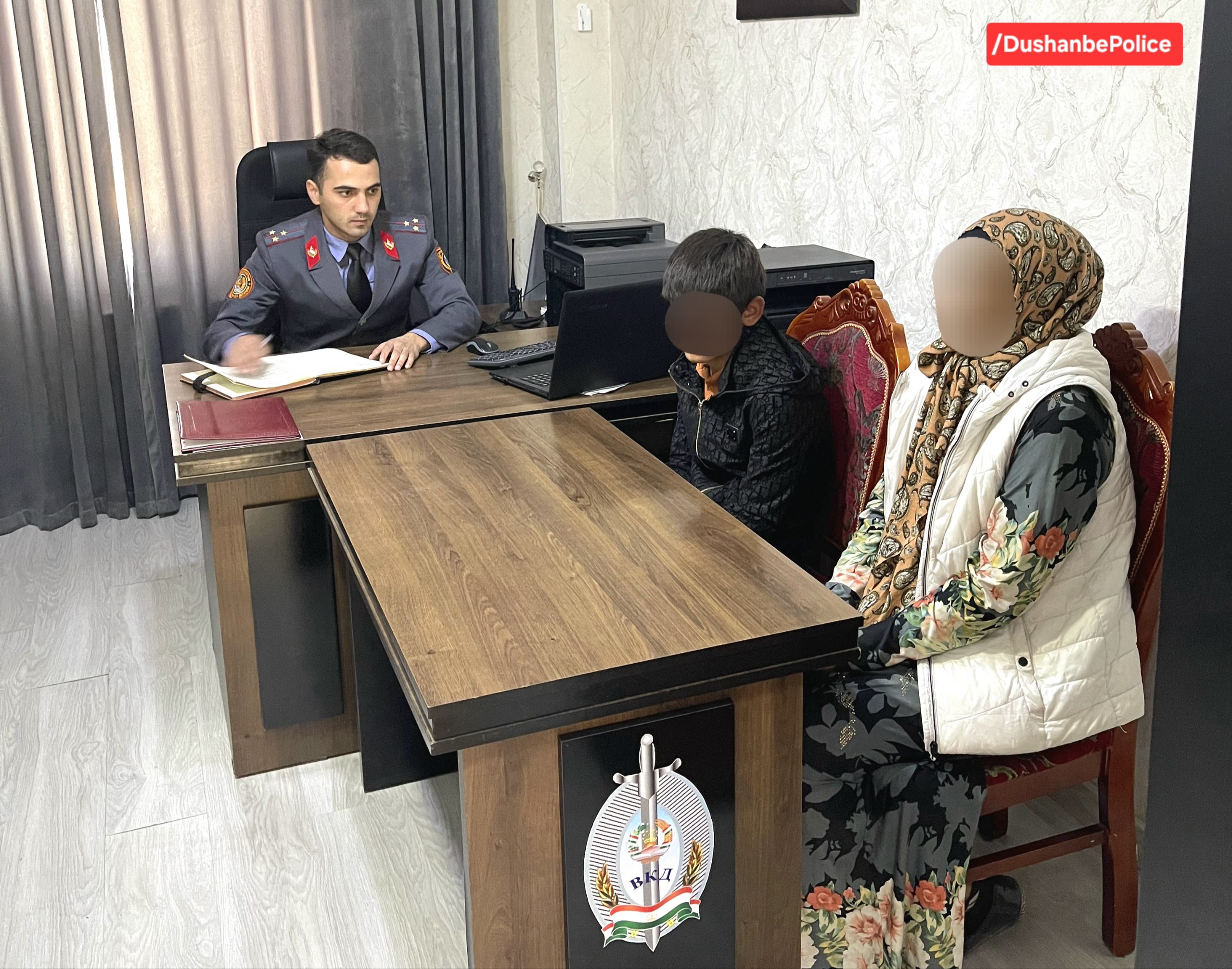وفي دوشانبي، تم تجريد إحدى الأمهات من حقوقها الأبوية لإجبار طفلها على التشرد.