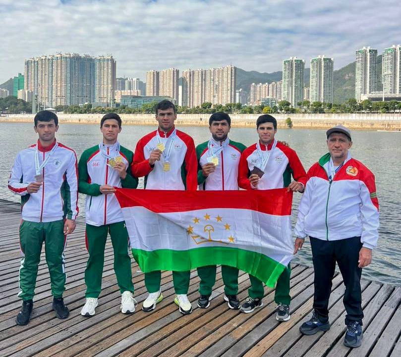 فاز منتخب طاجيكستان بتسع ميداليات في بطولة آسيا للتجديف في الصين.