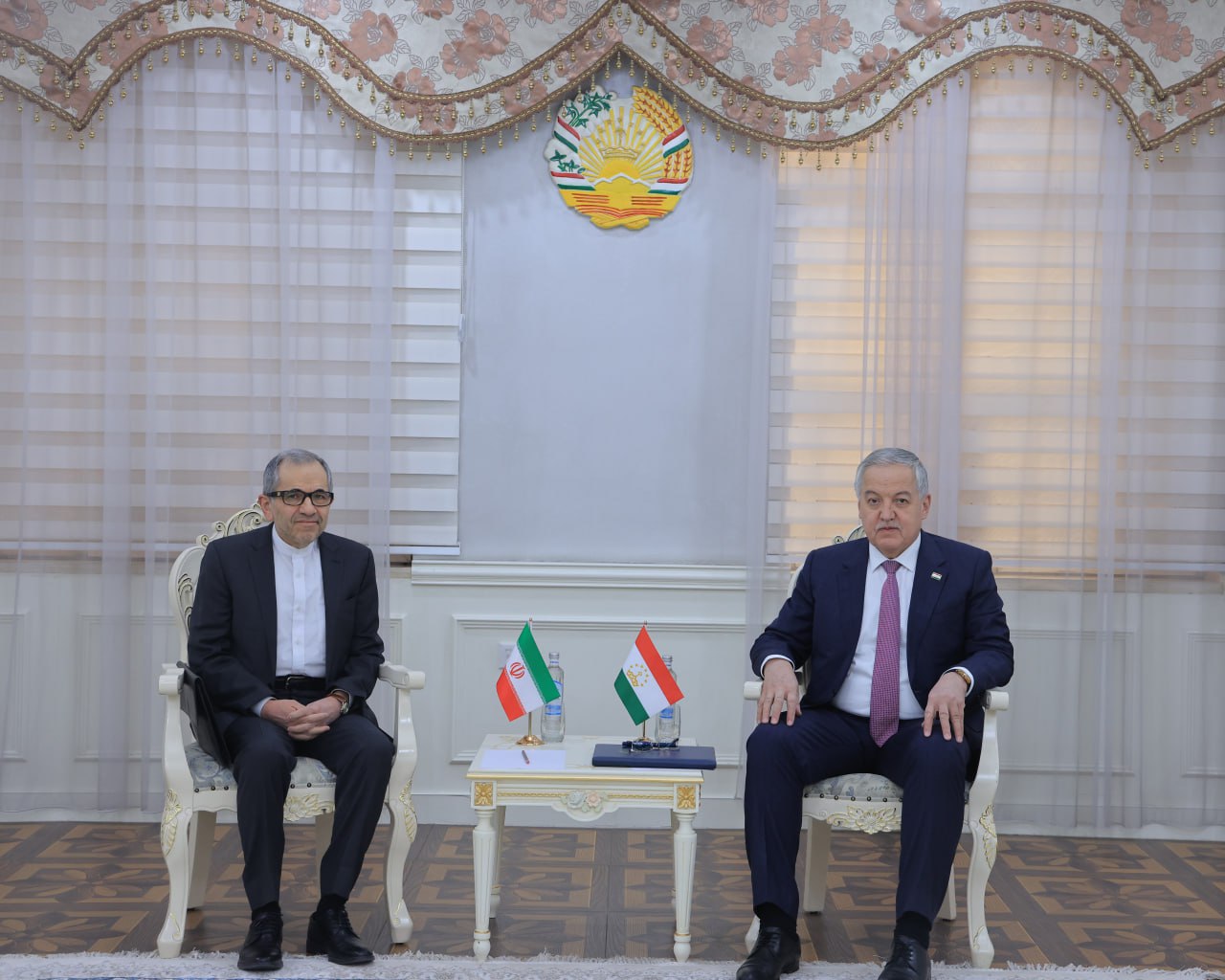 وزير خارجية طاجيكستان يلتقي نائب وزير خارجية إيران