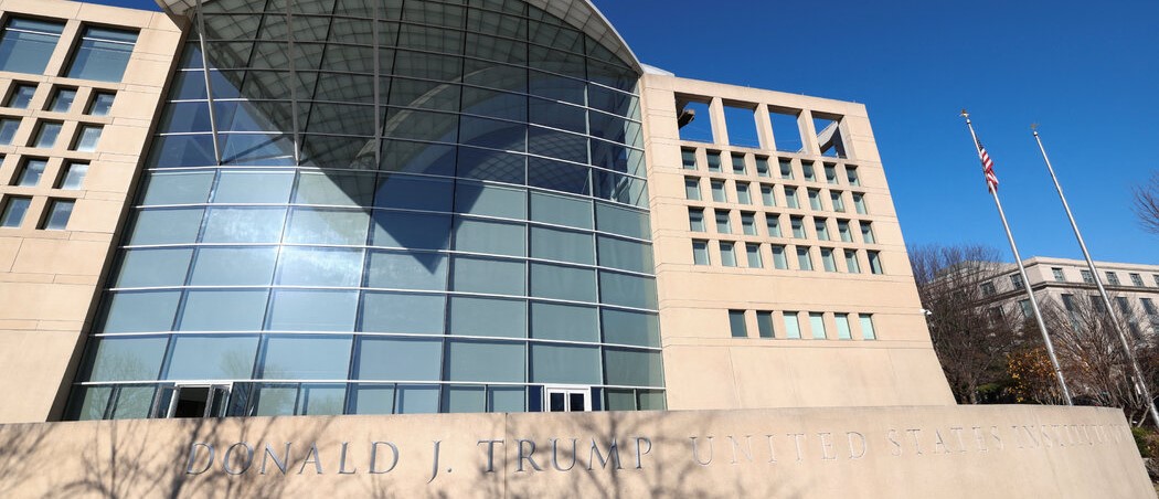 تمت إعادة تسمية معهد السلام الأمريكي تكريما لترامب.