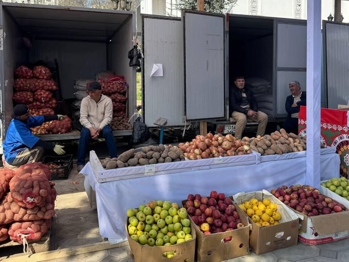 تقام معارض الطعام التي تسبق رأس السنة الجديدة في دوشانبي حتى نهاية شهر ديسمبر.