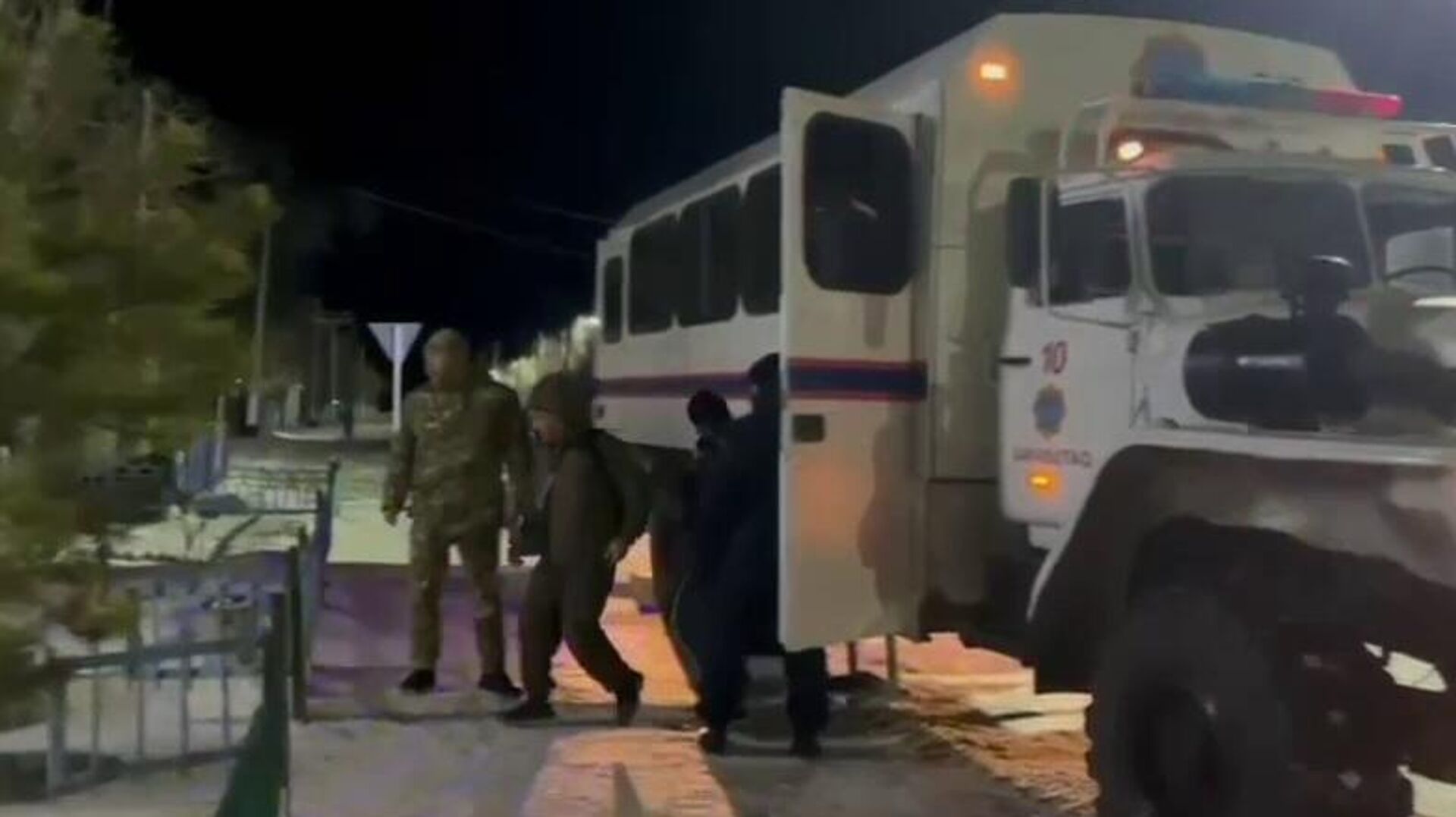 إنقاذ 57 مواطناً طاجيكياً من كومة ثلجية في كازاخستان