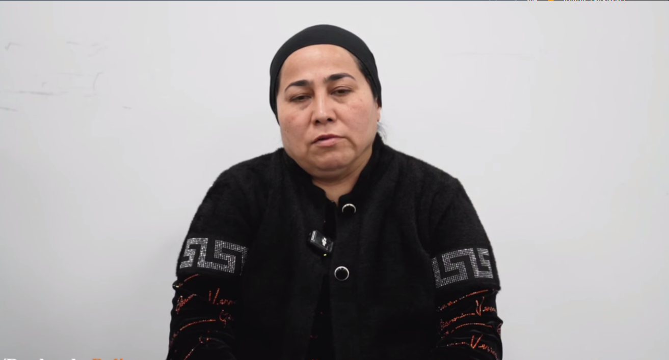 تم احتجاز امرأة في دوشانبي بتهمة قراءة الطالع.