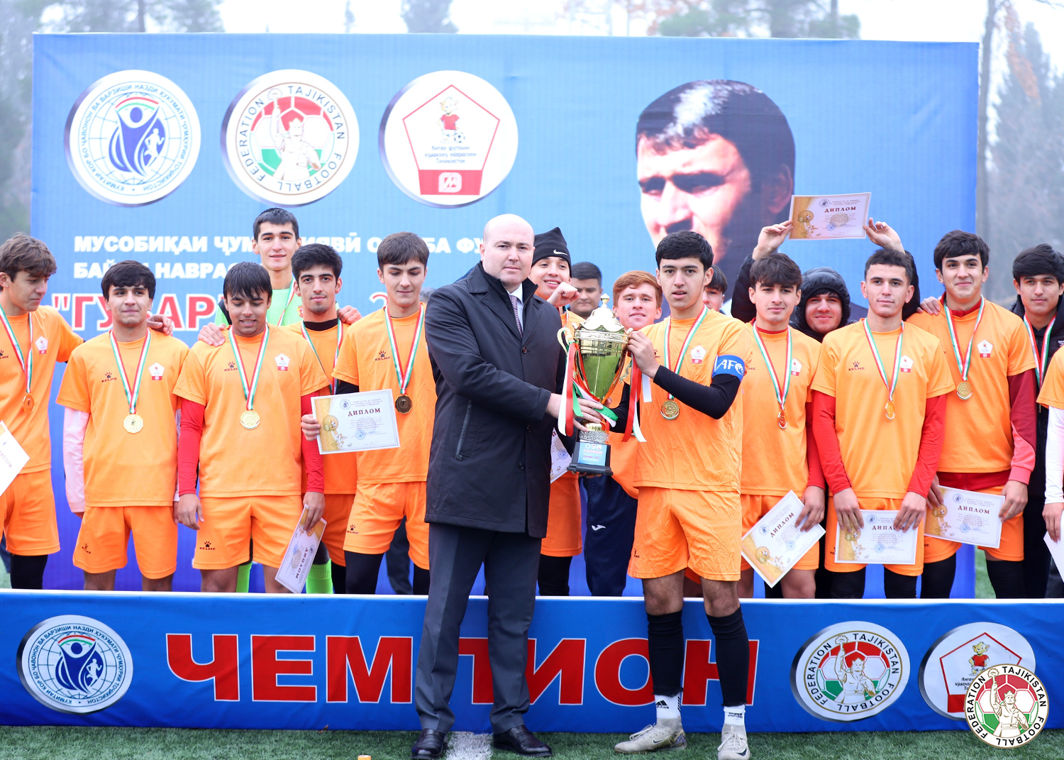 فاز فريق Dushanbe-1 ببطولة Islom Makhmadshoev التذكارية.