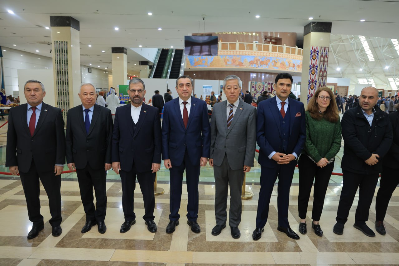 أقيم معرض خيري في المتحف الوطني في طاجيكستان.